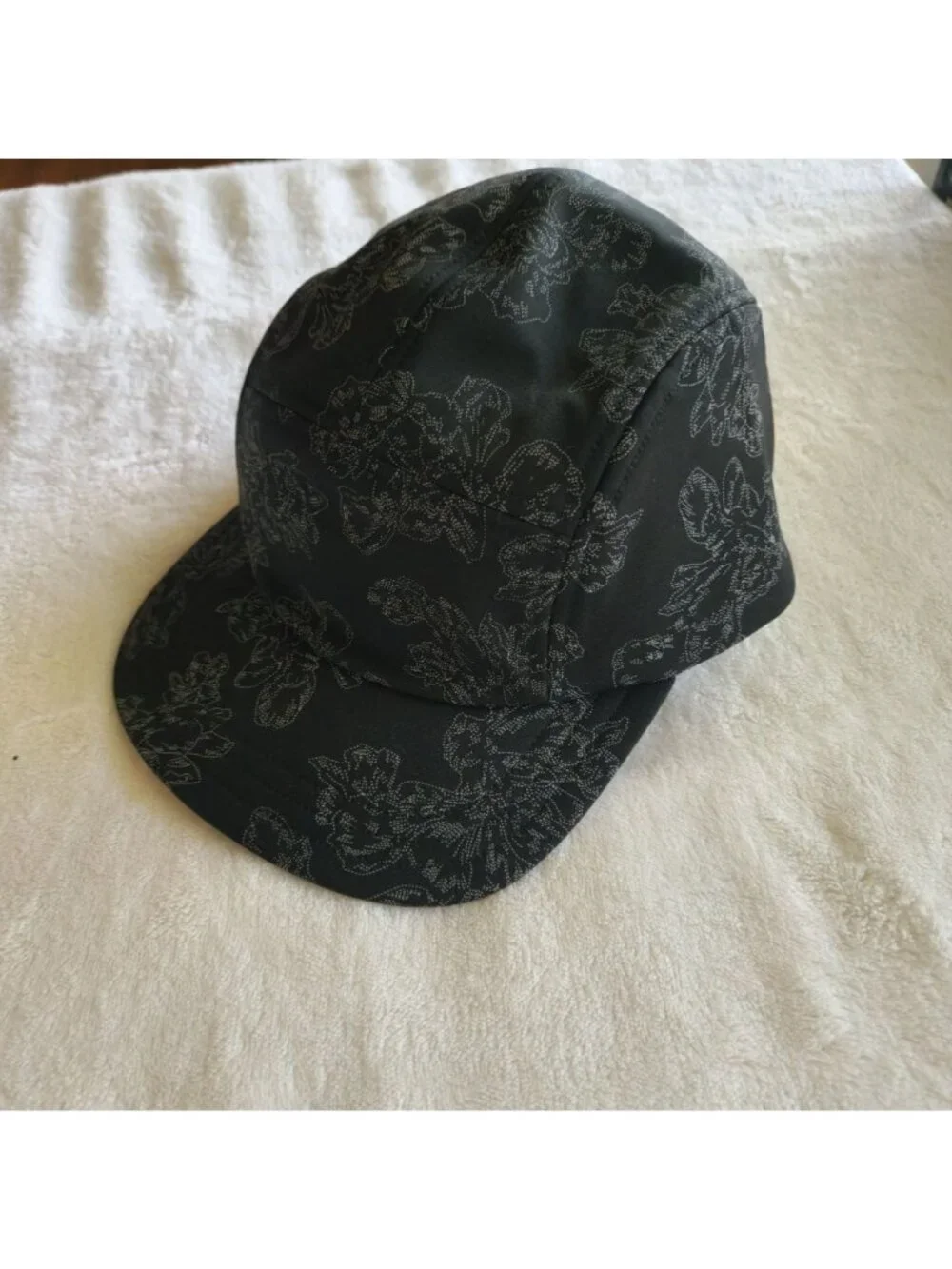 NWOT Athleta Cold Weather Train Cap, Black Floral Printed